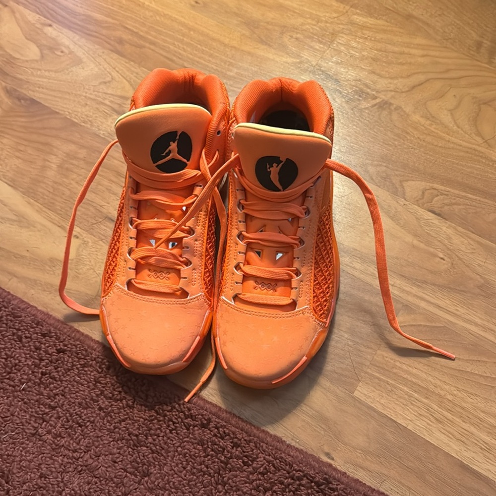 Jordan WNBA 38 - Picture 2 of 6